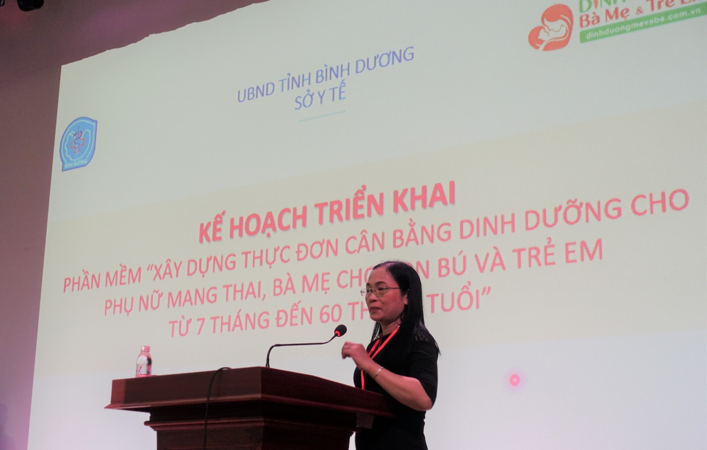 BS CK 2. Võ Nguyên Diễm Thy - Phó Giám đốc Trung tâm Chăm sóc Sức khỏe sinh sản tỉnh Bình Dương 2 phát biểu tại Hội nghị.