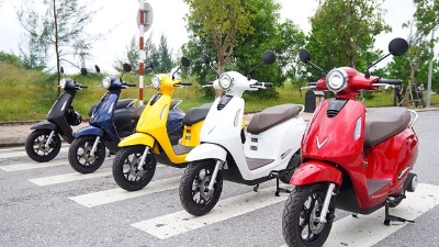 VinFast hands over first electric motorcycles