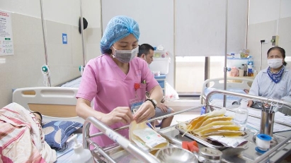 HCMC seriously short of nursing staff in public hospitals