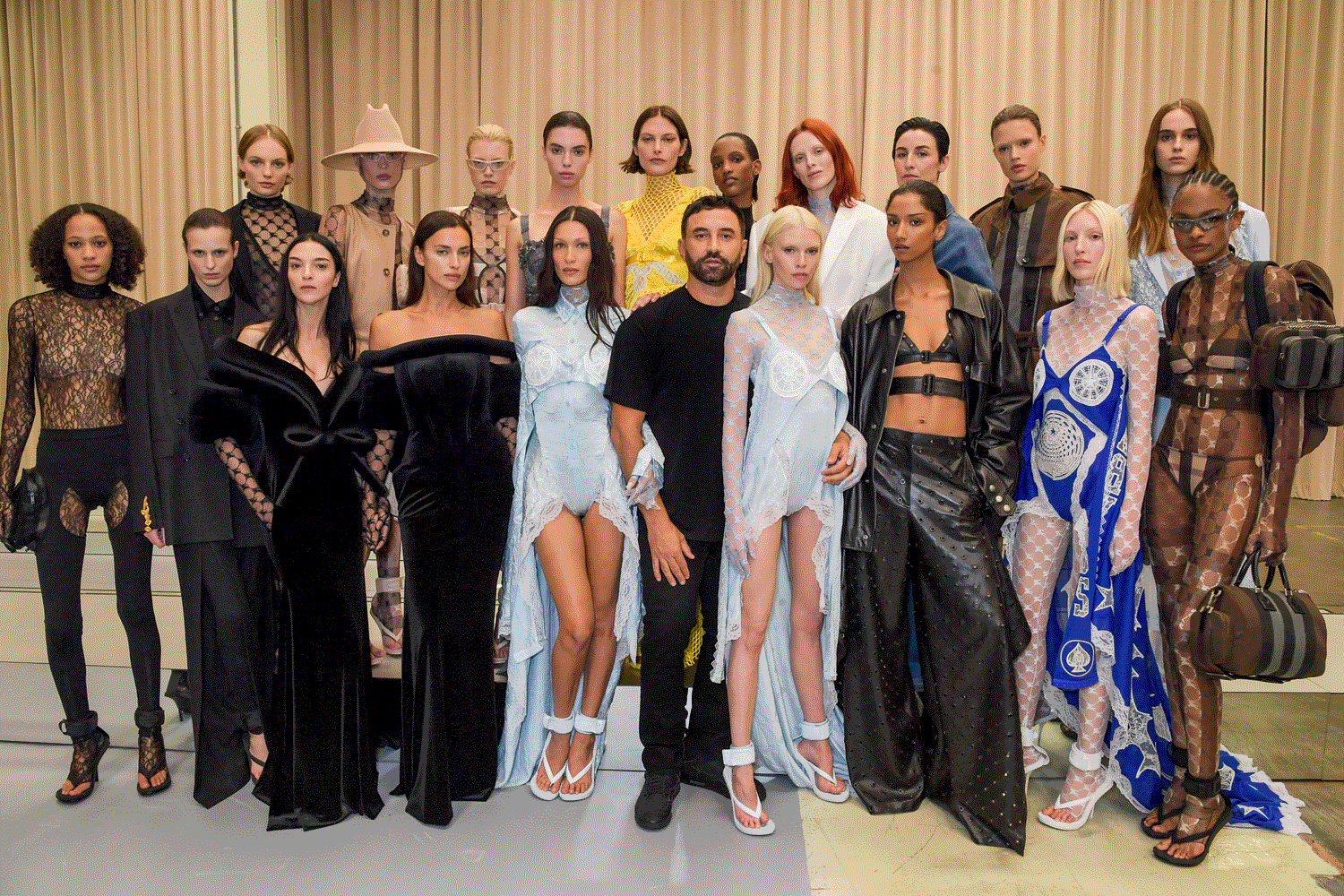 Show diễn&nbsp;Xu&acirc;n - H&egrave; 2023 của&nbsp;Burberry.