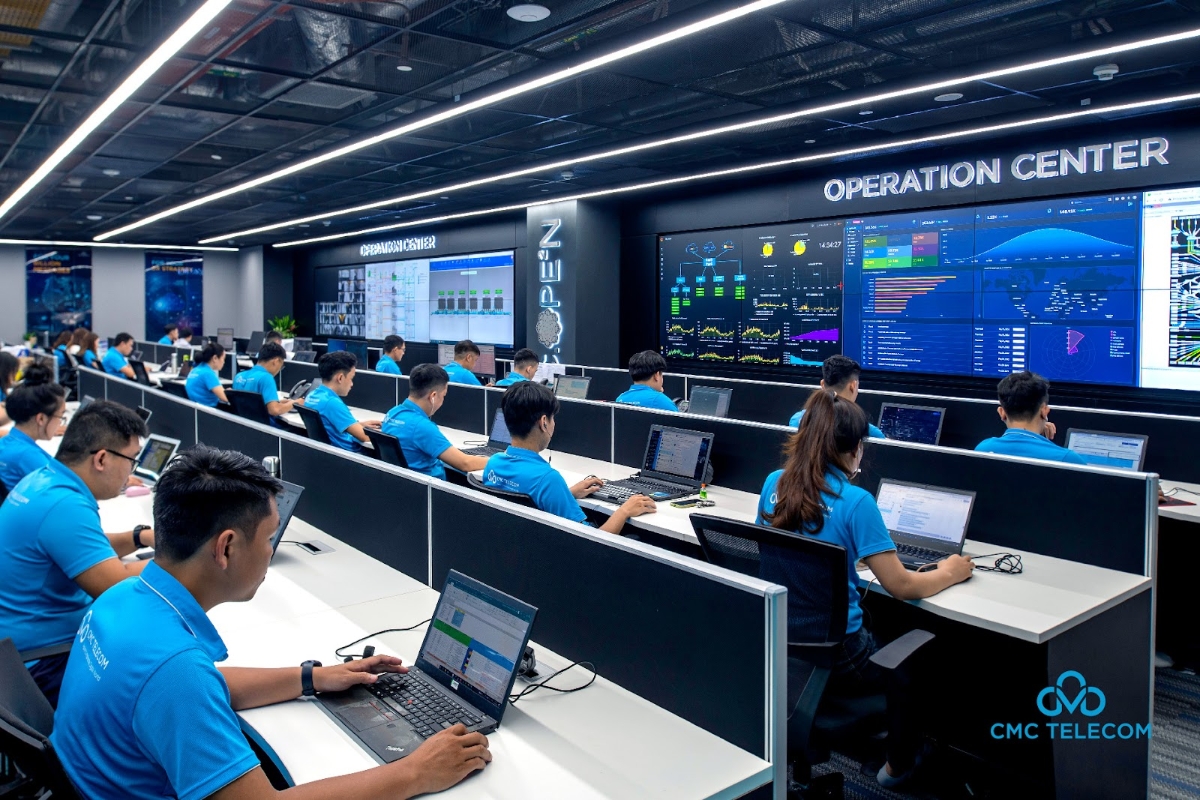 Đội ngũ vận h&agrave;nh hệ thống Cloud của CMC Telecom.