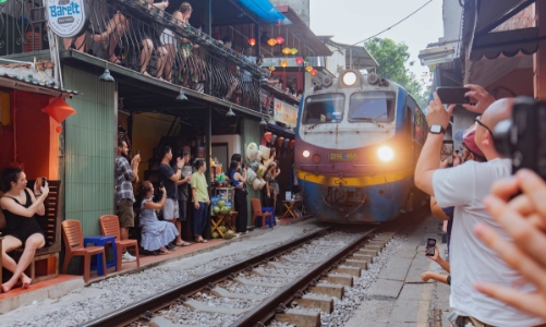 Cục Đường sắt phản hồi ra sao về đề xuất giữ phố cà phê đường tàu tại Hà Nội?