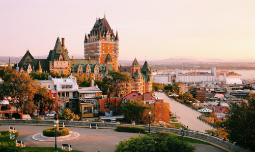 Mở cửa lại du lịch, Canada chủ yếu sẽ đón khách Mỹ?