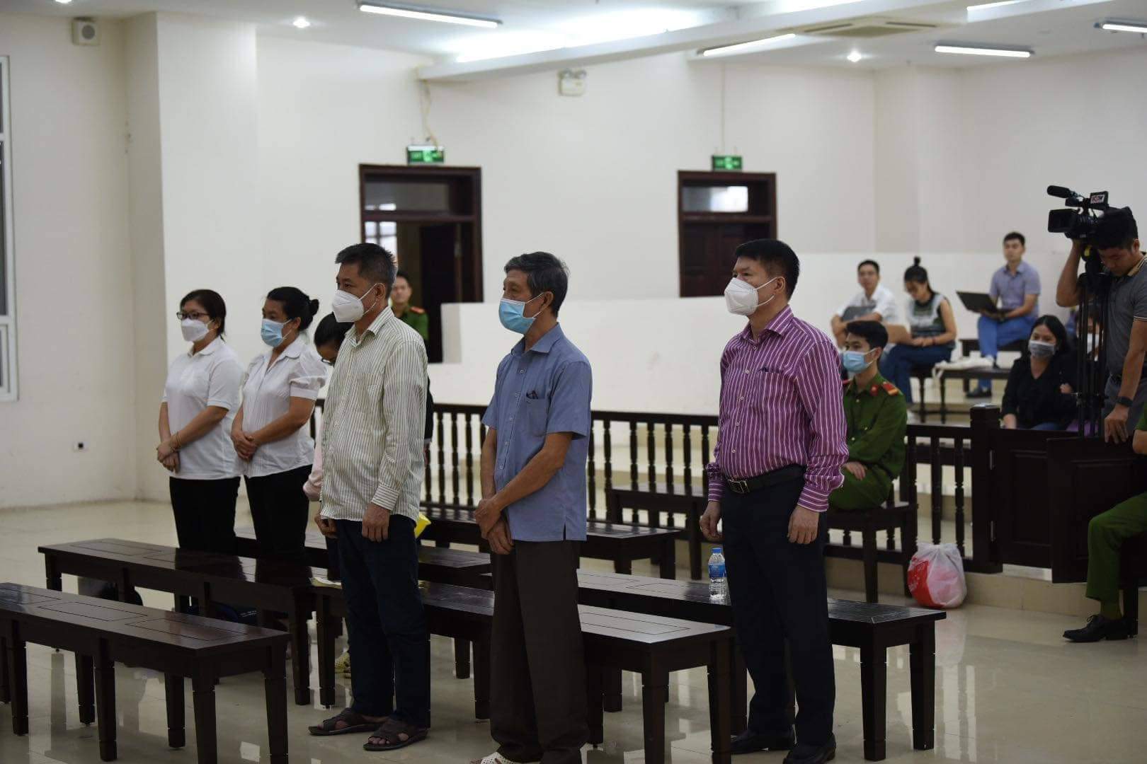 Các bị cáo hầu tòa chiều 30/9.