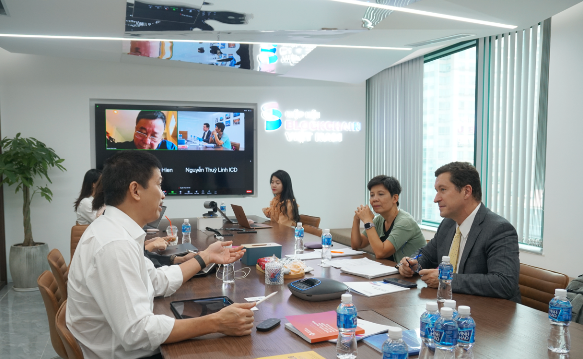 Đại diện VBA trao đổi với đại diện IMF trao đổi về qu&aacute; tr&igrave;nh th&uacute;c đẩy ch&iacute;nh s&aacute;ch cho CBDC.