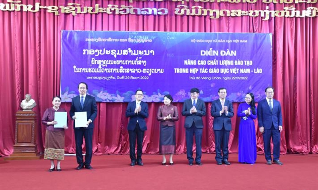 24 biên bản ghi nhớ và thỏa thuận hợp tác được ký kết tại Diễn đàn nâng cao chất lượng đào tạo trong hợp tác giáo dục Việt Nam - Lào