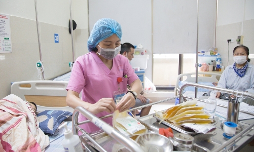 TP. HCM thiếu trầm trọng nhân lực điều dưỡng ở bệnh viện công