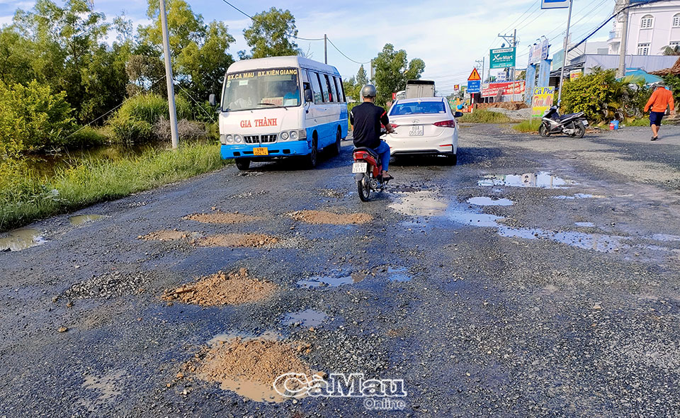 Quốc lộ 63 đoạn qua nội ô thành phố Cà Mau sẽ đưa vào khai thác ngay trong quý 4 trong khi các đoạn còn lại chưa thể bố trí vốn đầu tư công.