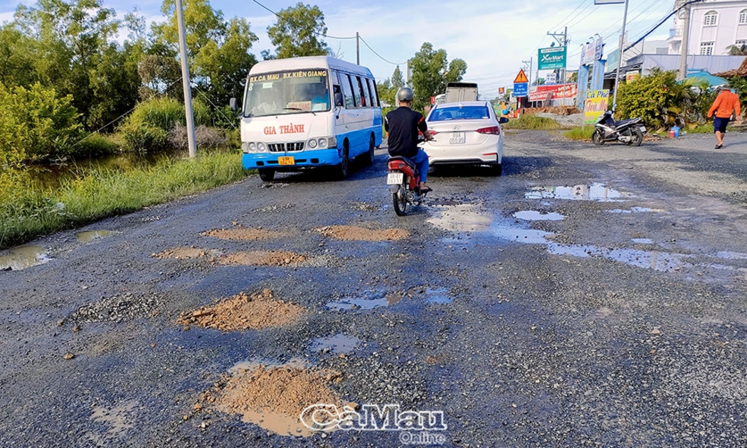 Quốc lộ 63 đoạn qua nội ô thành phố Cà Mau sẽ đưa vào khai thác ngay trong quý 4 trong khi các đoạn còn lại chưa thể bố trí vốn đầu tư công.