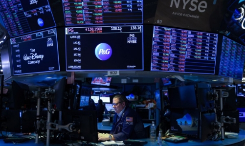 Dow Jones rớt xuống đáy gần 2 năm, giá dầu “bốc hơi” 25% trong quý 3