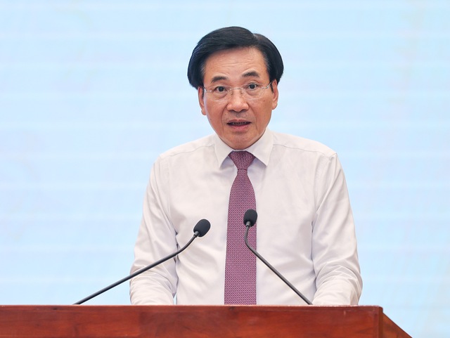 Bộ trưởng, Chủ nhiệm Văn phòng Chính phủ Trần Văn Sơn thông tin tại họp báo. Ảnh - VGP. 