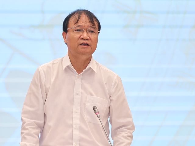 Thứ trưởng Bộ Công Thương Đỗ Thắng Hải thông tin về mức chiết khấu trong kinh doanh xăng dầu. Ảnh - VGP. 