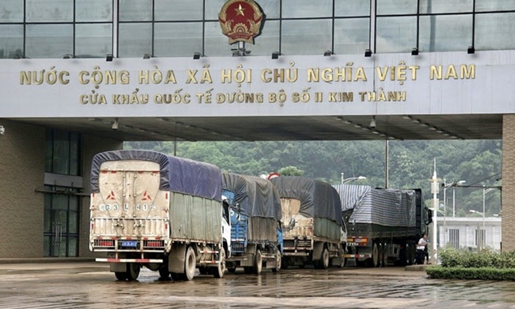 Việc chống dịch nghiêm ngặt và kéo dài của Trung Quốc đã ảnh hưởng nhiều tới xuất nhập khẩu hàng hóa qua các cửa khẩu đường bộ