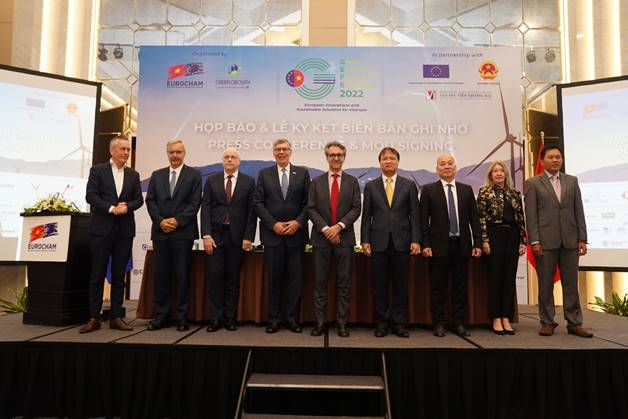 C&aacute;c đại diện tham dự buổi họp b&aacute;o.