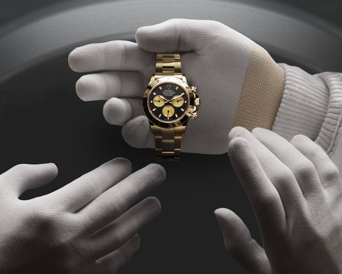 Do sự sụt giảm gi&aacute; trị của bảng Anh, Rolex v&agrave; nhiều thương hiệu kh&aacute;c phải giảm gi&aacute; tới 19%.