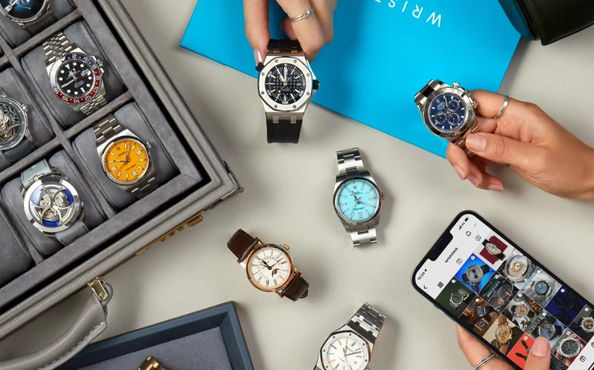 Hiện tại nếu đến Anh, c&aacute;c du kh&aacute;ch c&oacute; thể sở hữu mẫu đồng hồ xa xỉ với mức gi&aacute; tốt.