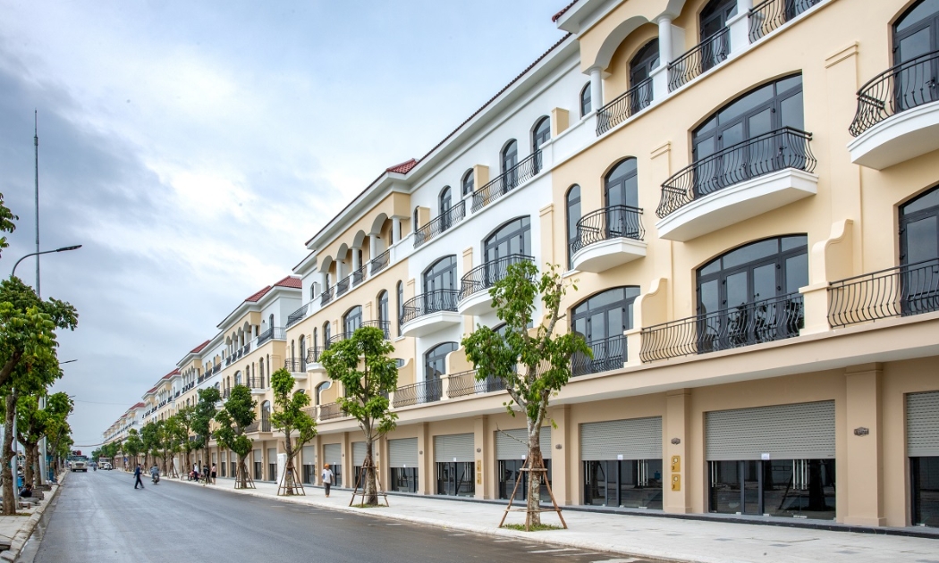 Phân khu Chà Là (Vinhomes Ocean Park 2 - The Empire) đã bàn giao gần 1.000 căn trong tháng 9 và đang đẩy nhanh tiến độ để tiếp tục bàn giao trong tháng 10.