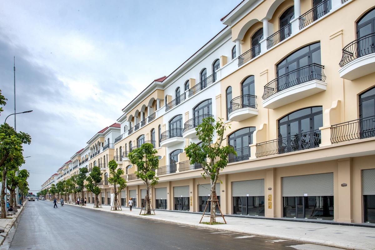 Phân khu Chà Là (Vinhomes Ocean Park 2 - The Empire) đã bàn giao gần 1.000 căn trong tháng 9 và đang đẩy nhanh tiến độ để tiếp tục bàn giao trong tháng 10.