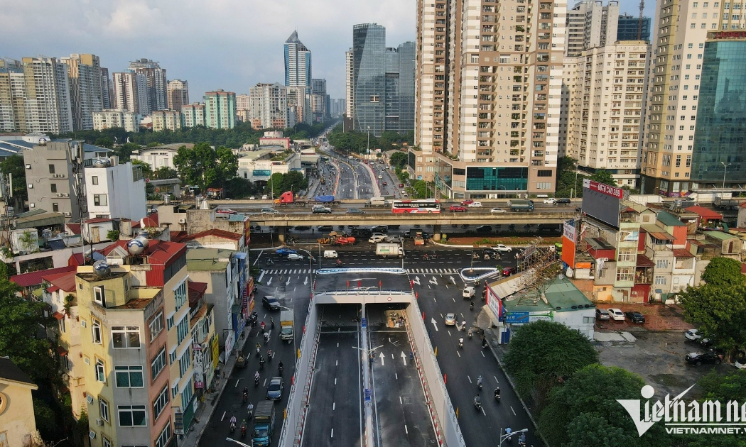Hà Nội tìm nhiều giải pháp để giảm ùn tắc giao thông.