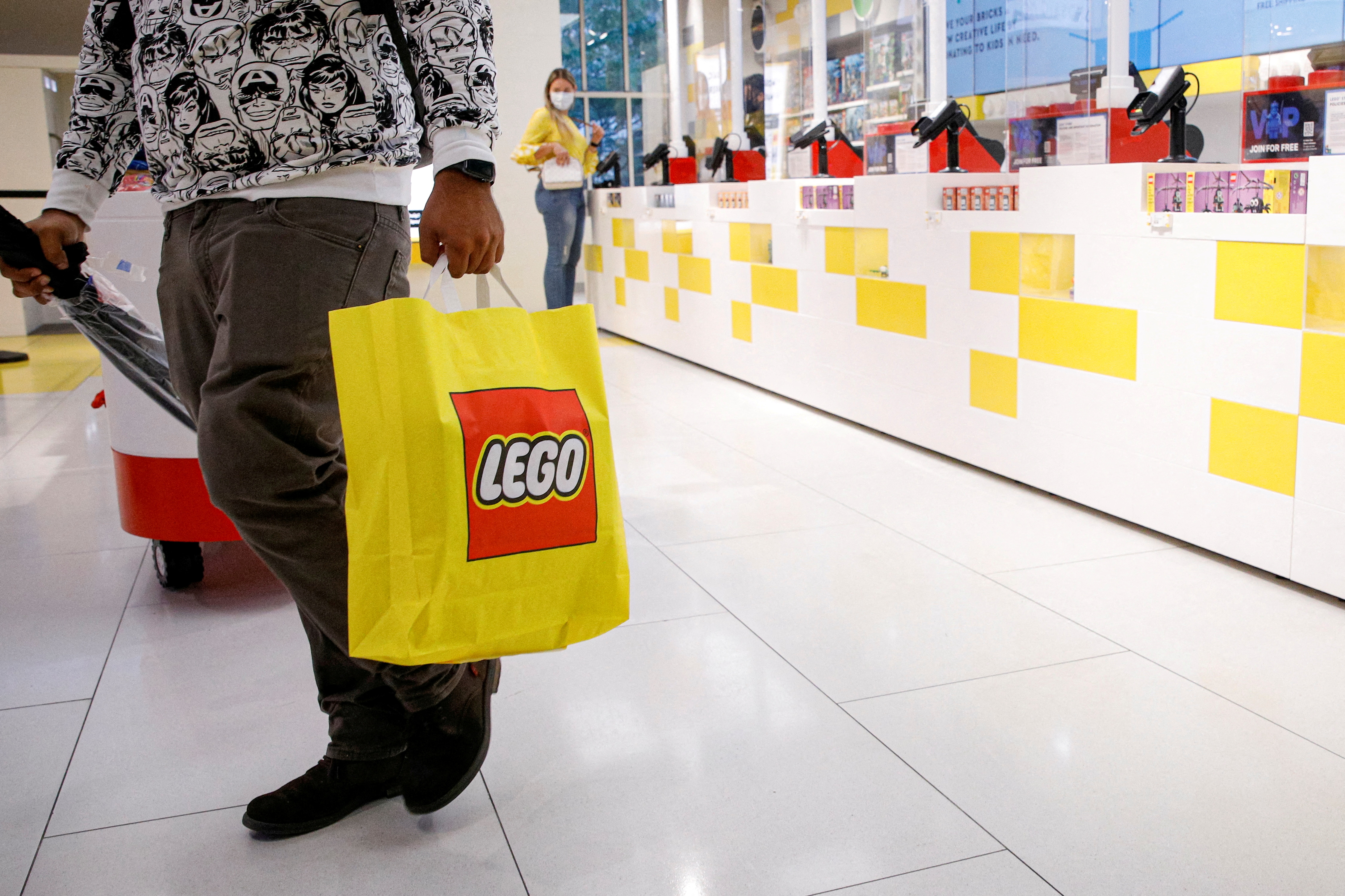 Danh mục sản phẩm của Lego hiện nay tương đối đa dạng, không chỉ phổ biến cho trẻ em mà còn dành cho cả người lớn.