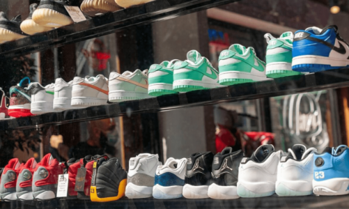 Nhà đấu giá Christie’s đã “vươn tay” tới thời trang đường phố