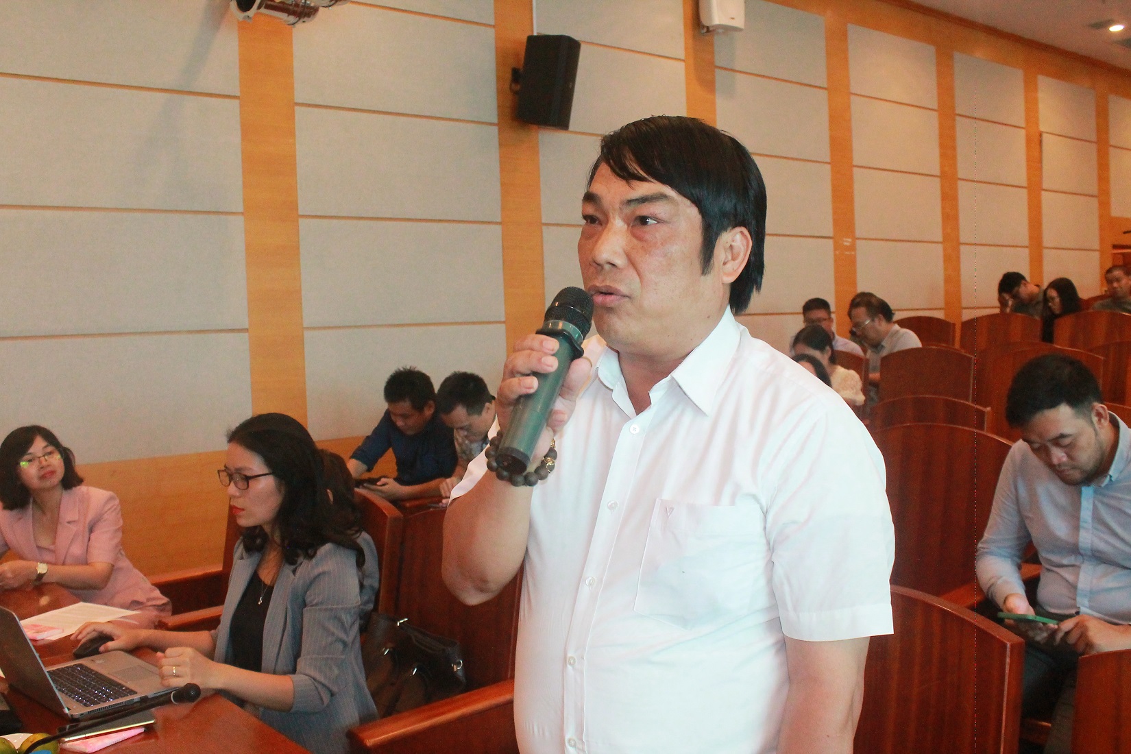Nông dân Trần Văn Thắng phát biểu.