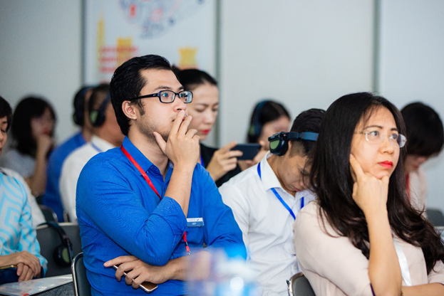 Attendees listen attentively in a seminar at MTA Hanoi 2019.&nbsp;