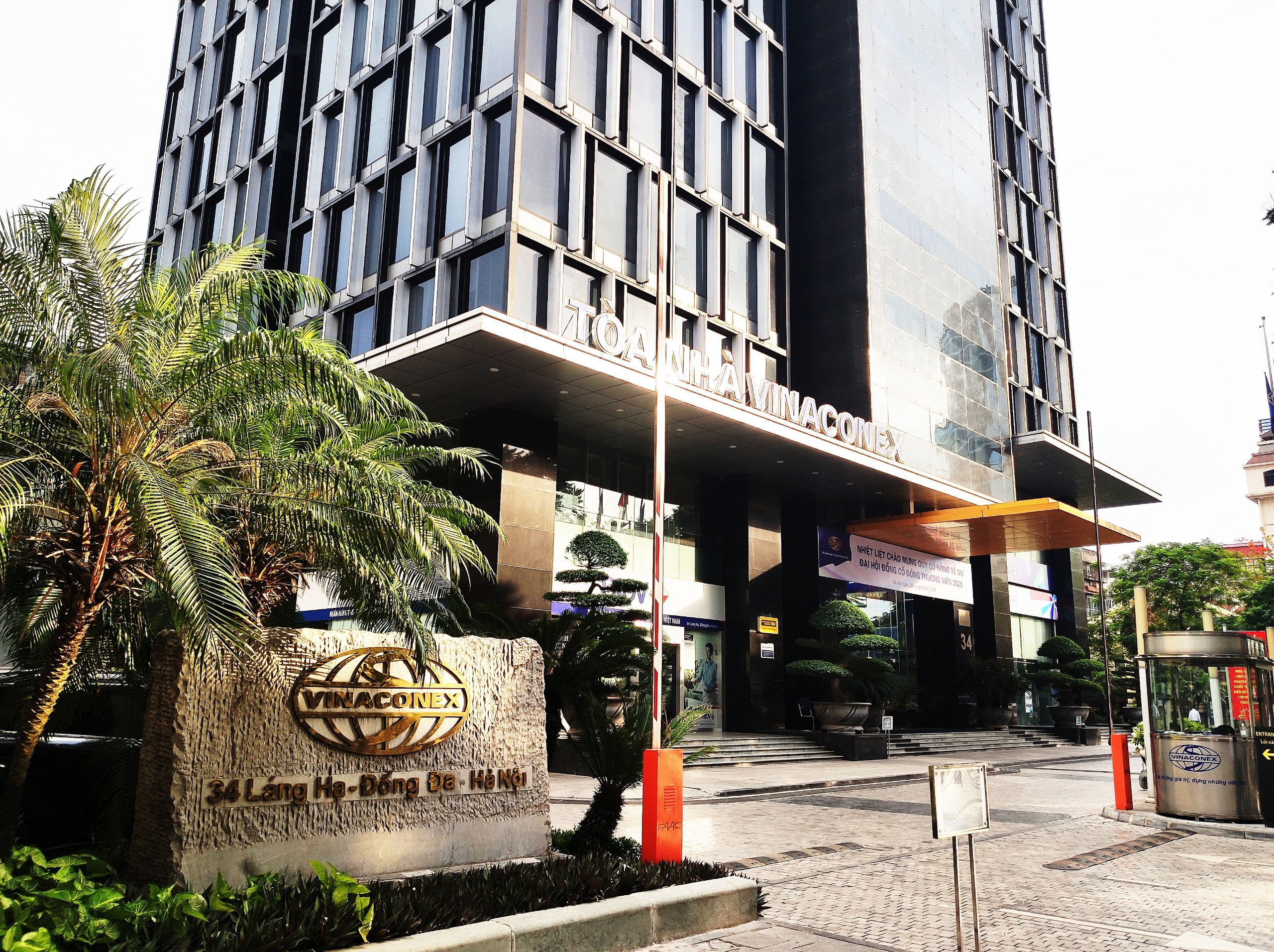 Vinaconex mua 57,82 triệu cổ phiếu Công ty CP Đầu tư và Phát triển Du lịch Vinaconex.