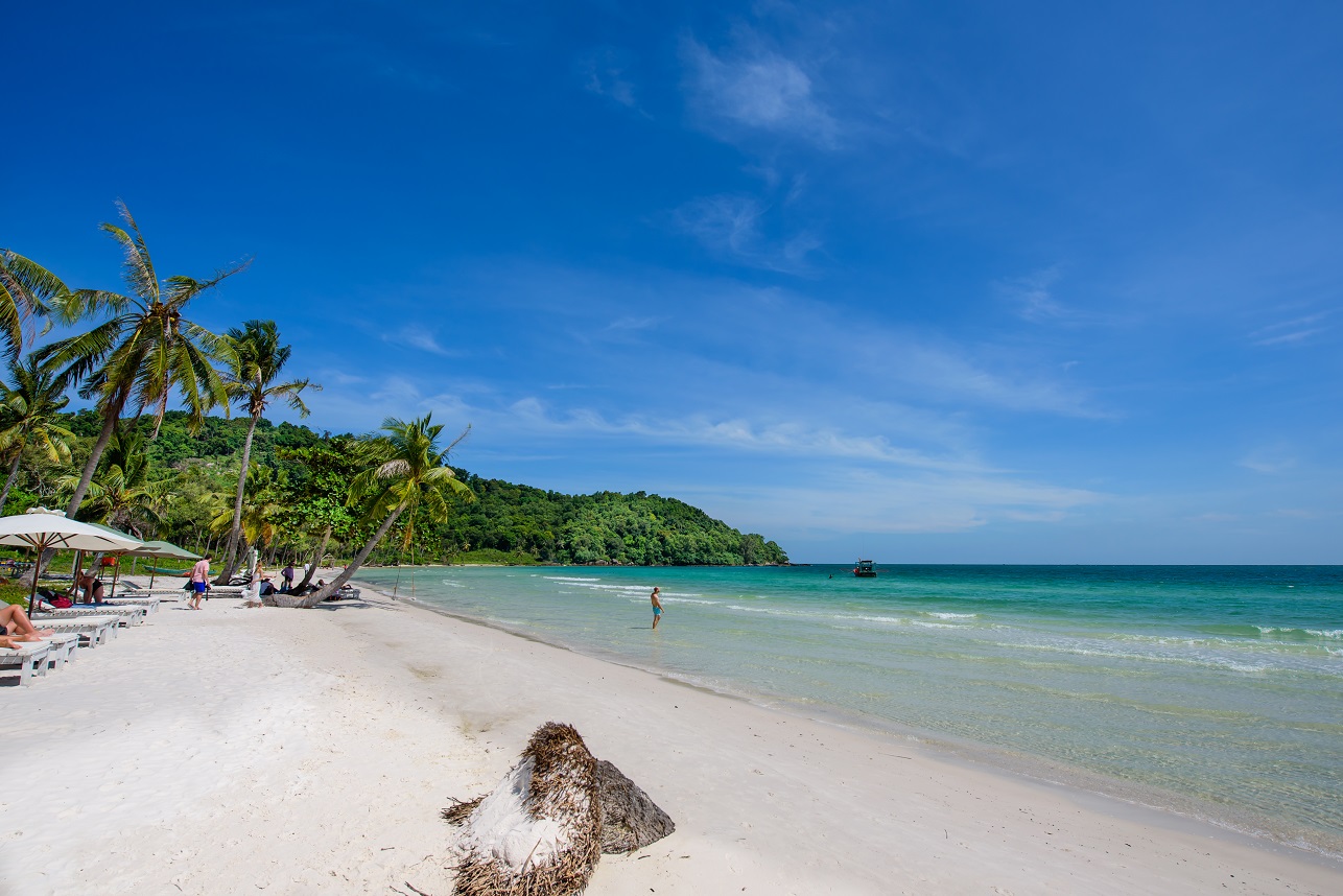 Các loại hình dịch vụ du lịch tại Bãi Sao còn nhỏ lẻ, tự phát. Ảnh Shutterstock.