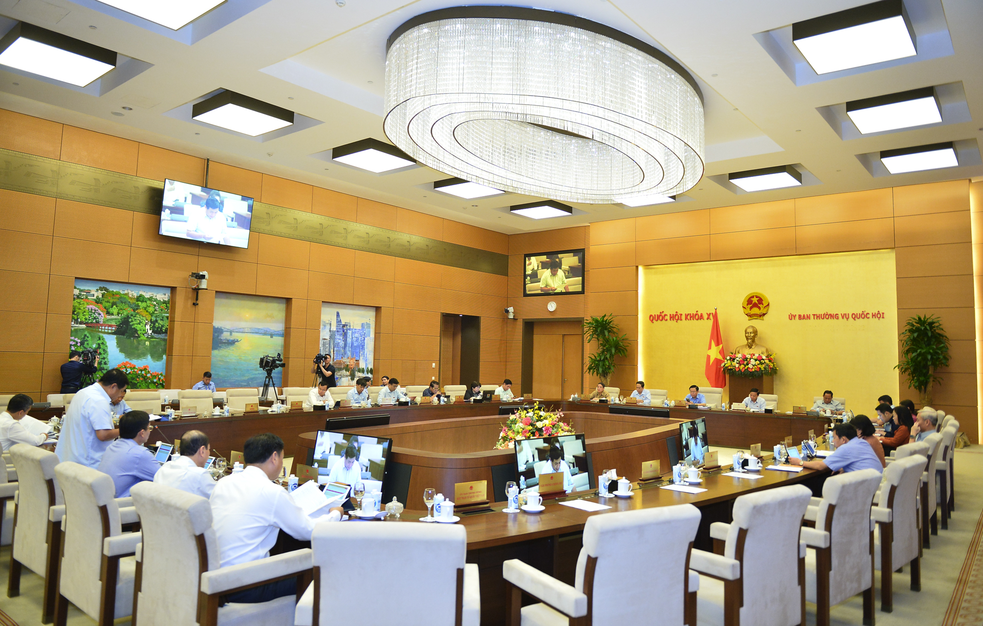 To&agrave;n cảnh phi&ecirc;n họp&nbsp;chuy&ecirc;n đề ph&aacute;p luật th&aacute;ng 9 của Ủy ban Thường vụ Quốc hội về&nbsp;th&iacute; điểm một số cơ chế, ch&iacute;nh s&aacute;ch đặc th&ugrave; ph&aacute;t triển th&agrave;nh phố Bu&ocirc;n Ma Thuột, tỉnh Đắk Lắk.