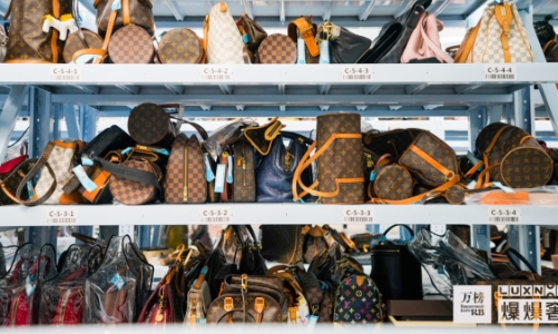 Suy thoái kinh tế khiến thị trường bán lại Trung Quốc sôi động hơn