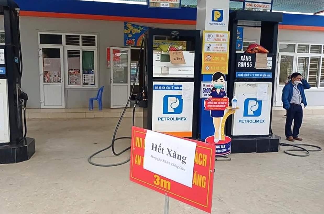 Nhiều cây xăng ở một số tỉnh thành đang có biểu hiện găm hàng 