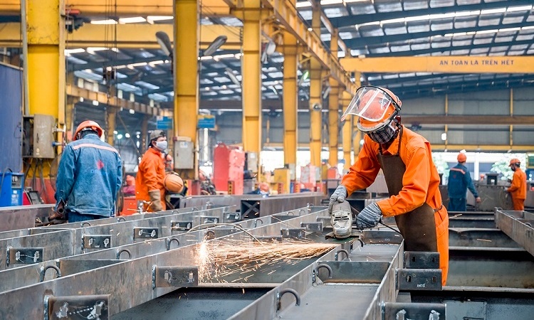 Nhiều doanh nghiệp đã nêu tấm gương sáng về tinh thần dân tộc, vừa lo bảo đảm việc làm, vừa lăn xả phòng chống đại dịch.