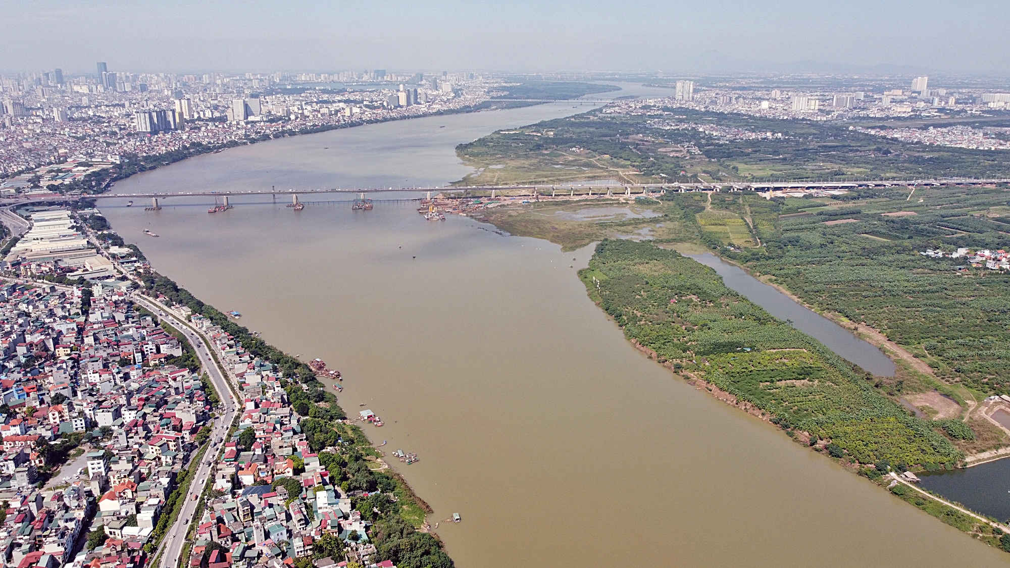 Nước sông Hồng dâng cao bất thường và nổi nhiều bọt trắng  Tin nổi bật   Việt Giải Trí