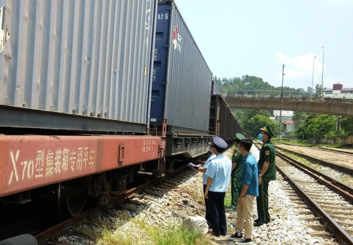 Tốc độ thông quan hàng hóa bằng đường sắt thuận lợi hơn so với cửa khẩu đường bộ. 