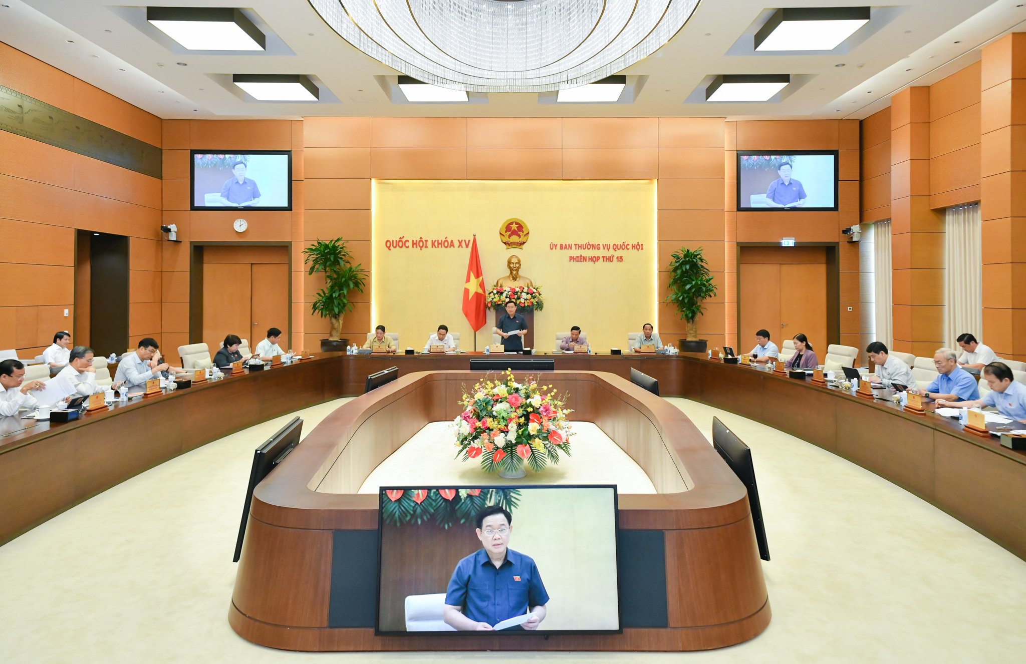 Toàn cảnh phiên họp của Ủy ban Thường vụ Quốc hội