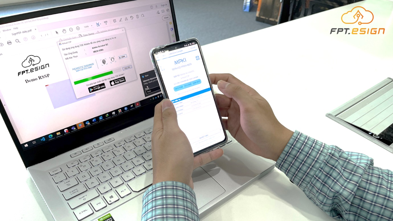 FPT.eSign cho ph&eacute;p người d&ugrave;ng k&yacute; số mọi l&uacute;c, mọi nơi m&agrave; kh&ocirc;ng bị phụ thuộc v&agrave;o thiết bị phần cứng như USB Token hay SIM.