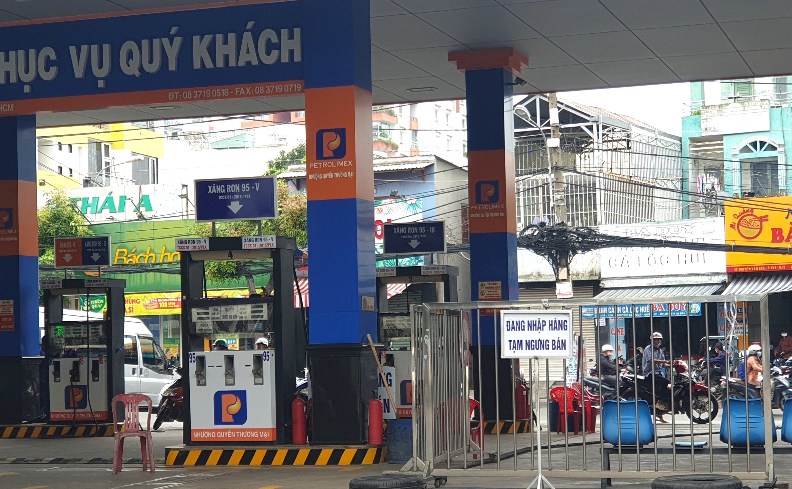 Cửa hàng xăng dầu thông báo tạm ngưng bán hàng tại TP.HCM.