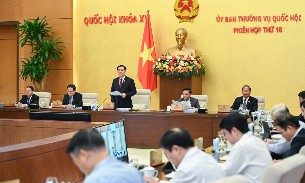 Chủ tịch Quốc hội Vương Đình Huệ phát biểu chỉ đạo tại khai mạc Phiên họp thứ 16. Ảnh - Quochoi.vn. 