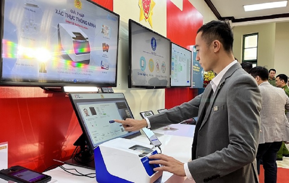 Xác thực điện tử trong ký kết hợp đồng thương mại điện tử bằng CCCD