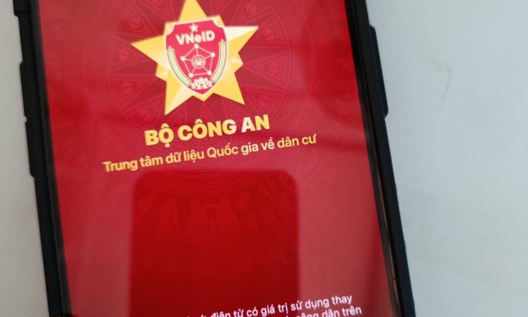 Tài khoản định danh điện tử mức độ 2 của công dân Việt Nam có giá trị tương đương như việc sử dụng thẻ căn cước công dân (Ảnh minh họa).
