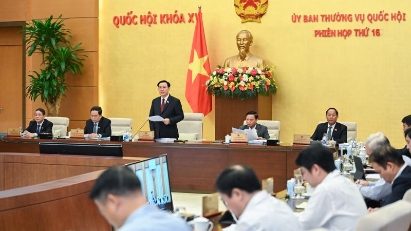 Plan to adjust salaries of government employees to go before NA