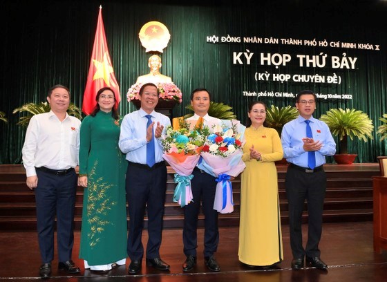 Về công tác nhân sự, HĐND TP.HCM đã thống nhất biểu quyết với 80/85 phiếu bầu ông Bùi Xuân Cường, Trưởng ban quản lý Đường sắt đô thị TP.HCM (MAUR) làm Phó chủ tịch Ủy ban nhân dân TP.HCM, nhiệm kỳ 2021 - 2026. Ảnh: Việt Dũng.
