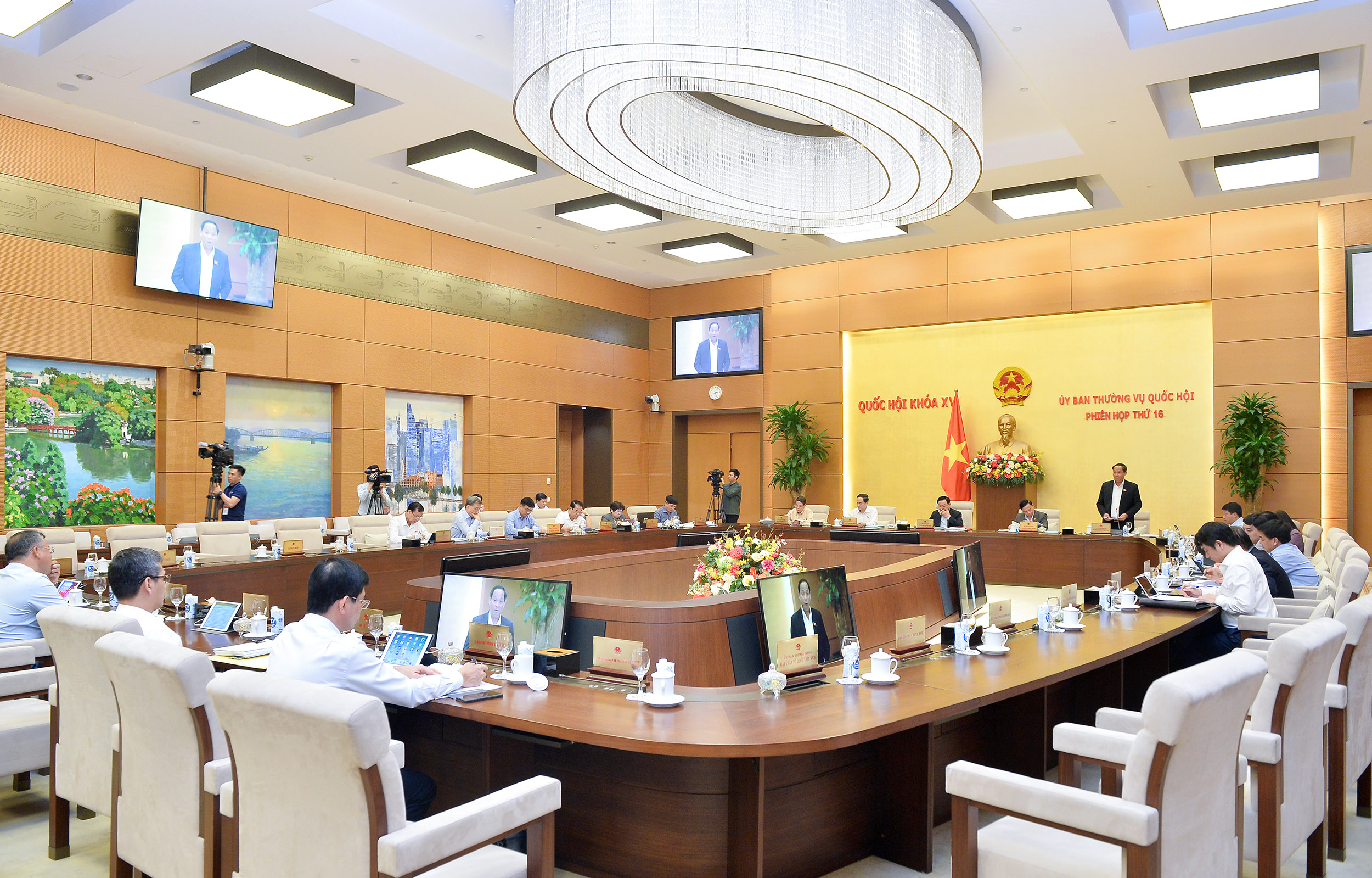 Toàn cảnh phiên họp