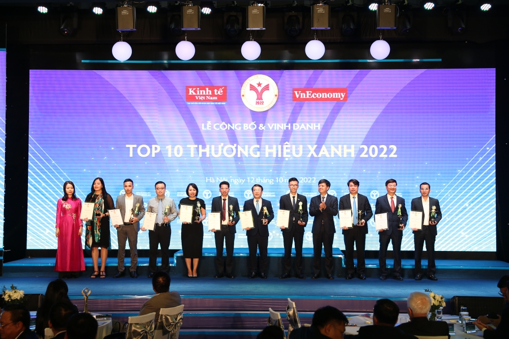 Top 10 Thương hiệu xanh 2022: Tập đo&agrave;n Bảo Việt, C&ocirc;ng ty CP Đầu tư Th&aacute;i B&igrave;nh (TBS Group), C&ocirc;ng ty CP Tập đo&agrave;n TH, C&ocirc;ng ty CP Tập đo&agrave;n Flamingo, Ng&acirc;n h&agrave;ng TMCP Ph&aacute;t triển TP. Hồ Ch&iacute; Minh (HDBank), Tổng C&ocirc;ng ty Ph&acirc;n b&oacute;n v&agrave; H&oacute;a chất Dầu Kh&iacute; (PVFCCo), C&ocirc;ng ty CP Ph&acirc;n b&oacute;n B&igrave;nh Điền, C&ocirc;ng ty CP Tập đo&agrave;n The Green Solutions, C&ocirc;ng ty CP Gỗ An Cường, C&ocirc;ng ty CP Tập đo&agrave;n Thủy Sản Bồ Đề.