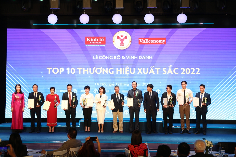 Top 10 Thương hiệu xuất sắc 2022: Tập đo&agrave;n Bưu ch&iacute;nh viễn th&ocirc;ng Việt Nam (VNPT), C&ocirc;ng ty CP FPT, C&ocirc;ng ty TNHH VSIP Hải Ph&ograve;ng, Tập đo&agrave;n li&ecirc;n Th&aacute;i B&igrave;nh Dương - IPPG, Tổng C&ocirc;ng ty CP T&aacute;i bảo hiểm Quốc gia Việt Nam (VINARE), C&ocirc;ng ty CP Tập đo&agrave;n Hoa Sen, Ng&acirc;n h&agrave;ng TMCP Kỹ Thương Việt Nam (Techcombank), C&ocirc;ng ty TNHH Ph&aacute;t triển Bất động sản Masterise Homes, C&ocirc;ng ty CP Tập đo&agrave;n Sunshine, Ng&acirc;n h&agrave;ng TMCP S&agrave;i G&ograve;n Thương T&iacute;n (Sacombank).