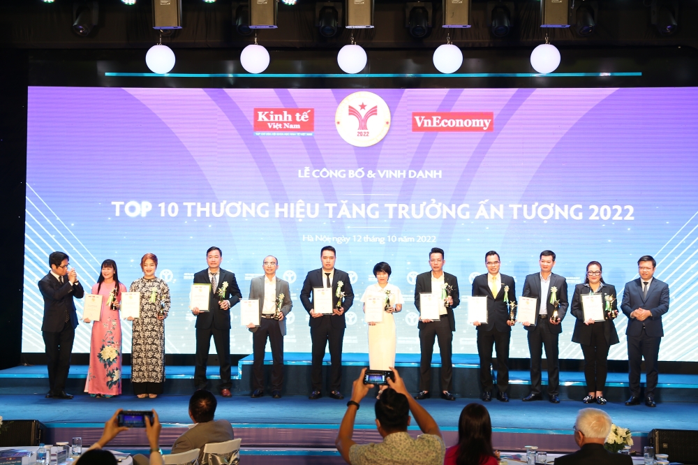 Top 10 Thương hiệu tăng trưởng ấn tượng 2022: Công ty CP Chứng khoán DNSE, Công ty CP Đầu tư Nam Long, Tổng Công ty CP Bảo Hiểm Bảo Long, Công ty CP Thiết kế và Xây dựng Giza Việt Nam, Ngân hàng Thương mại CP Nam Á (Nam A Bank), Ngân hàng TMCP Việt Nam Thương Tín (Viet Bank), Ngân hàng TMCP Bản Việt (Viet Capital Bank), Công ty CP Tập đoàn Đầu tư Địa ốc No Va (Novaland), Công ty CP Phát triển Bất động sản Phát Đạt, Công ty TNHH Nhà nước MTV Yến Sào Khánh Hòa.
