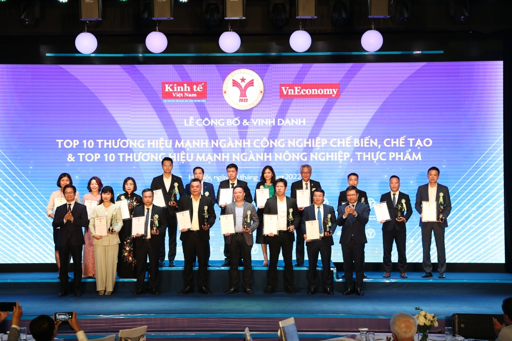 Top 10 Thương hiệu mạnh - Ngành công nghiệp chế biến, chế tạo 2022: Tập đoàn Stavian, Công ty CP Dây và cáp điện Thượng Đình (Cadi-sun), Công ty CP Cơ điện Trần Phú, Công ty CP Bóng đèn Điện Quang, Công ty CP Masan High-tech Materials, Công ty CP Kim khí Thăng Long, Công ty CP sản xuất nhựa Duy Tân, Công ty CP Tôn mạ Vnsteel Thăng Long, Tổng Công ty May 10, Công ty TNHH May thêu giày An Phước. Top 10 Thương hiệu mạnh - Ngành nông nghiệp, thực phẩm 2022: Công ty CP Việt Nam Kỹ nghệ Súc Sản (Vissan), Công ty CP Thành Thành Công - Biên Hòa (TTC Sugar), Công ty CP Hoàng Anh Gia Lai, Công ty CP Tập đoàn Tân Long, Côg ty CP Tập đoàn Lộc Trời, Tổng CÔng ty CP Bia - Rượu - Nước giải khát Hà Nội (Habeco), Công ty TNHH Sản xuất và Thương mại Tân Quang Minh (Bidrico), Công ty CP Lương thực thực phẩm SAFOCO, Công ty TNHH TNI King Coffee.