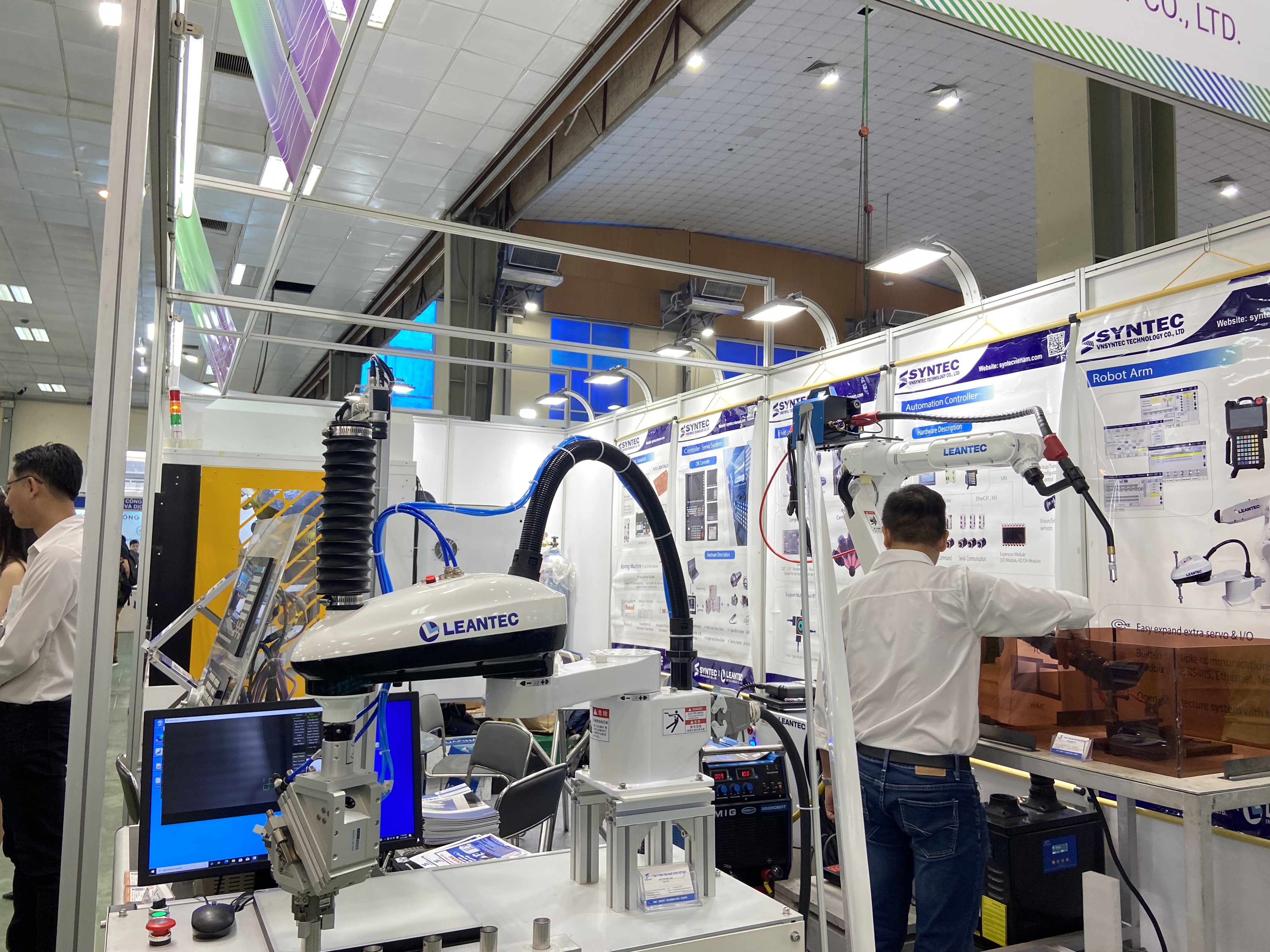 Triển lãm quy tụ hơn 180 đơn vị trưng bày đến từ  15 quốc gia và vùng lãnh thổ. 