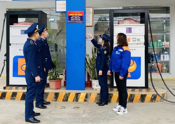 Tăng cường kiểm tra, kiểm soát thị trường một cách chặt chẽ ở khâu bán lẻ và xử lý nghiêm các hành vi vi phạm theo quy định. 